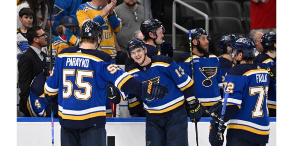 Vladimir Tarasenko ravi de faire partie des St. Louis Blues Vladimir Tarasenko ravi de faire partie des St. Louis Blues